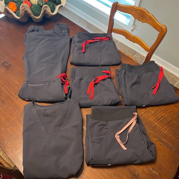 FIGS Charcoal Casma Scrub Top (L) - Picture 6 of 6